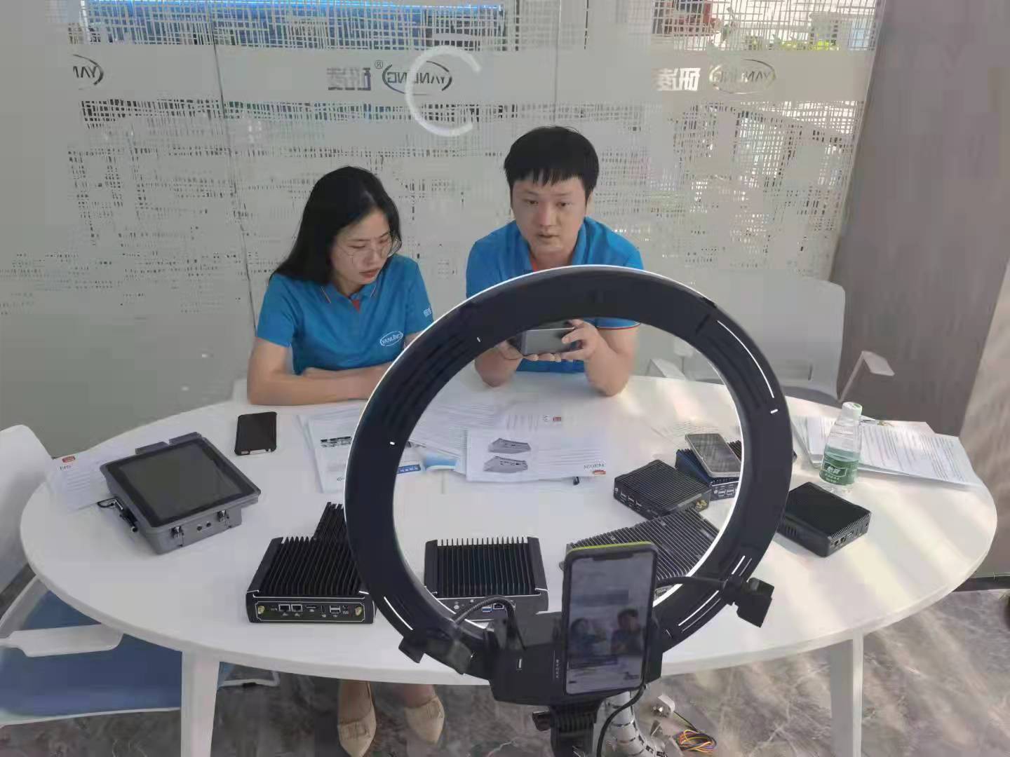 ستمبر میں براہ راست نشریات کو فروغ دیں۔