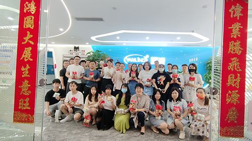 میں ایک ہیپی ڈریگن بوٹ فیسٹیول منانے کے لیے چاہوں گا!