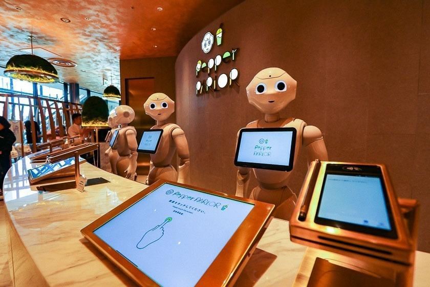 کیٹرنگ انڈسٹری میں AI میں منی کمپیوٹر کی درخواست